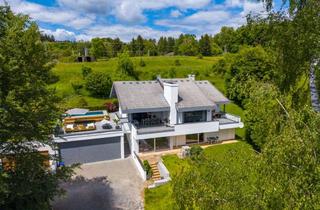 Villa kaufen in 82327 Tutzing, Moderne Villa mit großem Terrassen- und Poolbereich & Display-Garage für Oldtimer & Sportwagen