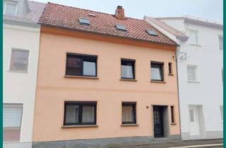 Haus kaufen in Albertstraße 18, 08371 Glauchau, Teilsaniertes gepflegtes Reihenmittelhaus ca. 150 m² Wohnfläche, große Dachterrasse und zwei Garagen