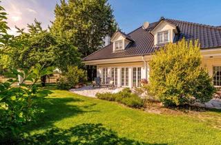 Villa kaufen in 12529 Schönefeld, Kunstvoll & unverwechselbar – Landhaus-Villa für Menschen mit Sinn für das Besondere + Baugrundstück