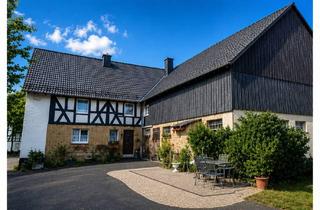 Haus kaufen in Hainstr, 57319 Bad Berleburg, RESTHOF MIT GROSSEM WOHNHAUS, SCHEUNE, STALLUNGEN, PADDOCK UND ZUSÄTZLICHEM BAULAND