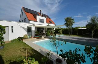 Haus kaufen in 93055 Ostenviertel, Wie aus „Schöner Wohnen“Unverbautes, modernes 7 Zi. EFH KfW 40+ und Pool in Regensburg-Süd