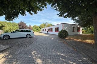 Gewerbeimmobilie kaufen in 32549 Bad Oeynhausen, Renditeobjekt im Gewerbegebiet: Büro, kleines Lager und Wohnen mit PV-Anlage auf ca. 2.438 m²