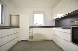 Wohnung mieten in Riesebusch 28 b, 23611 Bad Schwartau, Exklusive, geräumige 3-Zimmer-Wohnung mit Terasse und EBK in Bad Schwartau