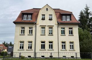Wohnung mieten in Äußere Bautzener Straße 45, 02708 Löbau, Gemütliche, helle 2-Raumwohnung im 2. OG mit Ausblick, Tageslicht-Wannenbad & Stellplatzmöglichkeit!