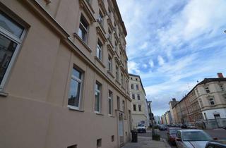 Wohnung mieten in Forsterstraße 36, 06112 Halle, Großzügige 1-Zimmer-Wohnung mit vielen Balken und Einbauküche