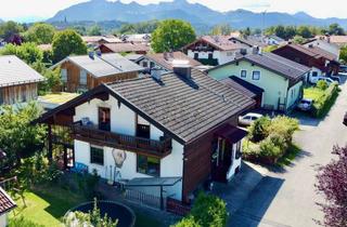 Haus kaufen in 83236 Übersee, Vielseitiges Zweifamilienhaus in ruhiger Wohnlage von Übersee – mit Garten und zwei Garagen