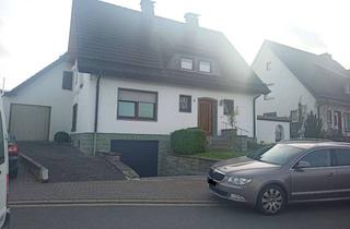 Haus kaufen in 59581 Warstein, Viel Platz in diesem Zweifamilienhaus mit großem Anbau in Warstein