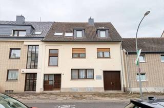 Mehrfamilienhaus kaufen in 51069 Dünnwald, Attraktive Kapitalanlage: Vermietetes Mehrfamilienhaus mit drei Wohneinheiten