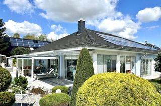 Einfamilienhaus kaufen in 09387 Jahnsdorf, Exklusives EFH im Bungalowstil, mit Pool, Wärmepumpen, Doppelgarage, Carport + stilvollem Grundstück