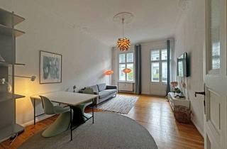 Wohnung kaufen in 12435 Berlin, Bezugsfrei und möbliert: 2 Zimmer im Kungerkiez mit Balkon und Stuck