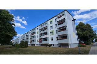 Wohnung kaufen in 17235 Neustrelitz, Wohnen mit Aussicht: Gepflegte 3-Zimmer-Eigentumswohnung mit Balkon und Einbauküche