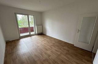 Wohnung mieten in Hans-Grade-Straße 17, 06449 Aschersleben, Schnell sein! Helle 3-Zimmer-Wohnung mit Balkon im Erdgeschoss!