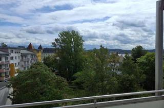 Wohnung mieten in Friedrich-Engels-Straße 19, 08523 Plauen, Große 3-Raum-Wohnung mit Balkon ins Grüne – Top Lage & Schnitt!