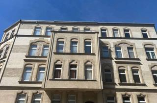 Wohnung mieten in Krukenbergstraße 10, 06112 Halle, Großzügige 3-Raum-Altbauwohnung mit Tageslichtbad, sep. WC und 2 Abstellräumen!