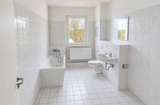 Wohnung mieten in Semliner Straße 138, 14712 Rathenow, Helles Wohnen mit Balkon und Einbauküche in ruhiger, grüner Lage