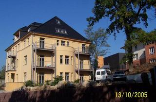 Wohnung mieten in Adam-Scharrer-Weg 11, 19053 Ostorf, Wohnen auf höchstem Niveau – Hochwertige 3-Raumwohnung mit 3 Balkonen, Parkett und Tageslichtvollbad