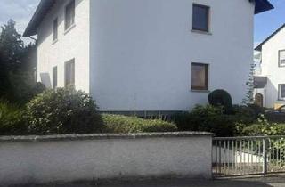 Haus kaufen in 63517 Rodenbach, Großzügiges Zweifamilienhaus, zwei Garagen, Garten, ruhge Lage