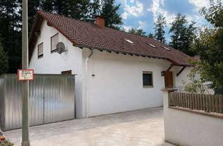 Haus kaufen in 76857 Münchweiler, Zweifamilienhaus in ruhiger Lage mit Terrasse u. Garten
