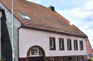 Haus kaufen in 54411 Hermeskeil, Großzügiges Wohnhaus mit zwei Wohneinheiten und Ausbaupotenzial in Hermeskeil