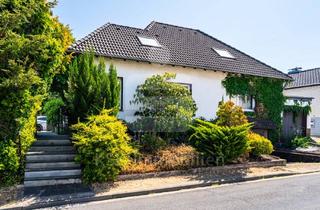 Einfamilienhaus kaufen in 53332 Bornheim, Freistehendes Einfamilienhaus mit Entwicklungspotenzial in Merten-Heide!