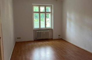 Wohnung kaufen in 12165 Berlin, Altbauflair mit grünem Innenhof nahe Rathaus Steglitz