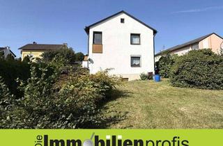 Doppelhaushälfte kaufen in 95119 Naila, Doppelhaushälfte mit Garten und 3 Garagen in Naila