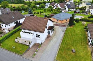 Einfamilienhaus kaufen in 53577 Neustadt, Saniertes Einfamilienhaus inkl. zwei Garagen und schönem Ausblick sucht neue Eigentümer