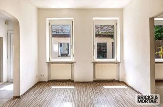 Wohnung kaufen in 90762 Fürth, Hohe Decken, viel Licht: so wohnt es sich im Fürther Altbau: EG-Wohnung, ab sofort bezugsfrei