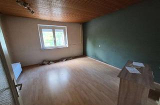 Wohnung kaufen in 86154 Augsburg, renovierungsbedürftige leerstehende 2,5-Zimmer-Wohnung mit Stellplatz, sofort verfügbar