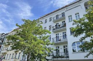 Wohnung kaufen in Marchlewskistraße 77, 10243 Friedrichshain, Sanierte Altbauwohnung mit Balkon und Design-Akzenten in Friedrichshain