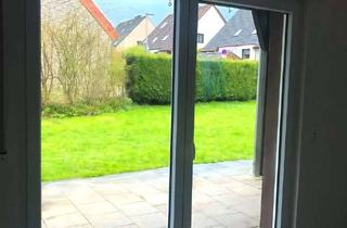 Wohnung kaufen in 33619 Niederdornberg, Frisch renovierte 3-Zimmer-ETW im EG mit großer Wohnküche, Terrasse und Garage