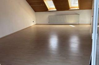 Wohnung mieten in Marienburger Straße 80b, 31141 Hildesheim, Gemütliche 2-Zimmer-Dachgeschosswohnung mit Balkon zu vermieten