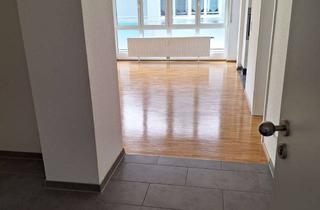 Wohnung mieten in Güldigstraße 27, 74211 Leingarten, Lichtdurchflutete DG-Wohnung mit umlaufendem Balkon und Einbauküche in Leingarten