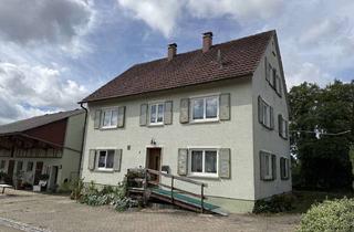 Haus kaufen in 91625 Schnelldorf, Ein-/Zweifamilienhaus mit Doppelgarage und Nebengebäude in ruhiger Wohnlage