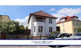 Villa kaufen in 12107 Berlin, Stilvolle Altbauvilla von 1936 mit 7 Zimmern 188 m² Wohnfläche, ideal als Ein- oder Zweifamilienhaus
