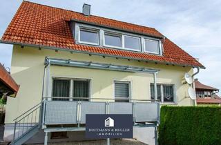 Haus kaufen in 92284 Poppenricht, Solides Zweifamilienhaus mit zwei Wohnungen, Terrasse, Garagen und Nebengebäude