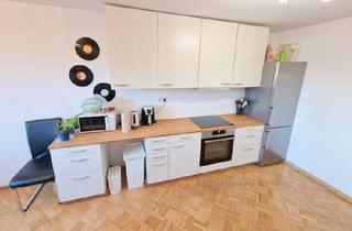 Wohnung kaufen in 72764 Reutlingen, 6,33 % Bruttomietrendite: Sanierte 3,5-Zi.-DG-Wohnung in RT, EBK, Stellplatz, Achalmblick