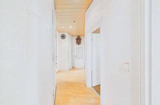 Wohnung kaufen in 70372 Bad Cannstatt, Charmante 2-Zimmer-Altbauwohnung in Stuttgart - Ideal für Paare & Anleger