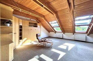 Wohnung kaufen in Jettenhartstraße 32, 72622 Nürtingen, Charmantes Dachgeschoss-Apartment mit TG-Stellplatz