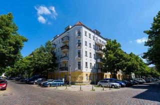 Wohnung kaufen in Dolziger Straße 34, 10247 Friedrichshain, Großzügige Altbauwohnung im beliebten Samariterkiez mit direktem Zugang zu einem Kinderspielplatz.