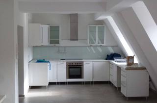 Wohnung mieten in Marktplatz 10, 69469 Weinheim, Modernes Wohnen: 3-Zimmer-Dachgeschosswohnung am Marktplatz