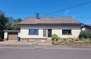 Einfamilienhaus kaufen in 56479 Liebenscheid, Liebenscheid: Freistehendes Einfamilienhaus mit Einliegerwohnung mit Garage auf herrlichen Areal