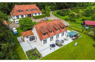 Haus kaufen in 24358 Ahlefeld-Bistensee, Historisch und neu - einmalig kombiniert: Ensemble aus drei Häusern mit über 8.000 m² Grundstück