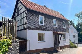 Haus kaufen in 36151 Burghaun, Burghaun-Gruben: Für Anpacker: 3,5-Zimmer-Fachwerkhaus mit Garten, sanierungsbedürftig