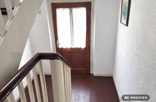 Mehrfamilienhaus kaufen in 57610 Altenkirchen, Mehrfamilienhaus mit 3 Wohneinheiten, 2 Garagen und 4 Stellplätzen