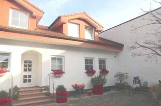Haus mieten in 64546 Mörfelden-Walldorf, Im luxuriösen Chalet-Stil: DHH mit Garten & Tiefgarage