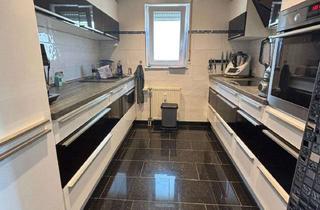 Wohnung kaufen in 76351 Linkenheim-Hochstetten, Helle, gepflegte 2 Zimmer Wohnung mit Einbauküche und Garagenstellplatz