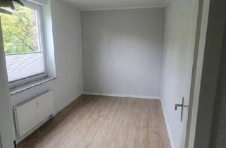 WG-Zimmer mieten in 22359 Volksdorf, 2 Zimmer mit 10m2 , eigenem Bad und kleinen Flur zur Untermiete frei.
