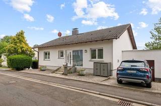 Haus kaufen in 61381 Friedrichsdorf, Über 200 qm Gesamtfläche! EFH-Bungalow mit PV-Anlage in ruhiger Bestlage mit Traumgrundstück