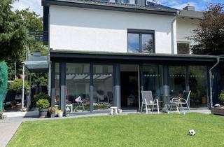 Haus kaufen in 51145 Urbach, Reihenendhaus mit drei Wohneinheiten & Stellplätzen und Garagen
